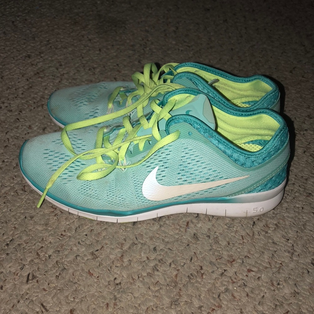 Nike's - Picture 2 of 4